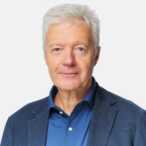 Headshot photo Headshot photo